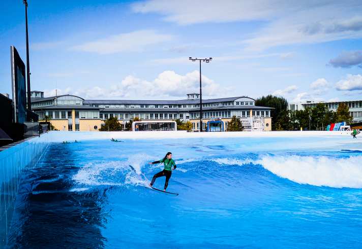 Open all year round, the wave can be booked in different levels. | Photo : Stephan Gölnitz