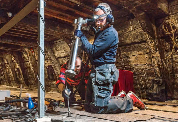 Contrairement aux planches, un grand nombre de boulons et d'autres pièces métalliques ont dû être remplacés.