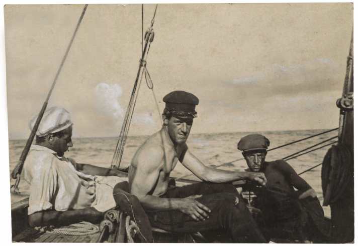 Franz Plunder an der Pinne, links Josef Einsle, rechts Fred Jochum, fotografiert von Josef Ledergerber