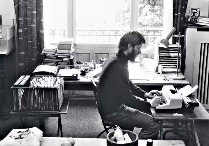 Joachim Kaiser in the editorial department of YACHT in the 1970s.