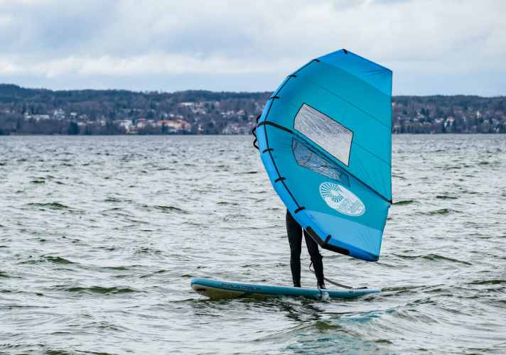 Um SUPs mit dem Wing sinnvoll zu nutzen, braucht man eine Centerfinne.
