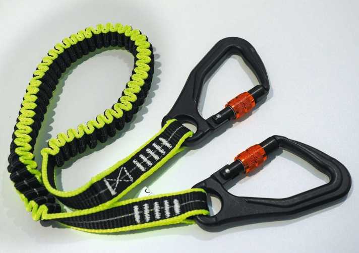   Inexpensive. The screw carabiner from Plastimo is available with a stretch strap for just 41 euros