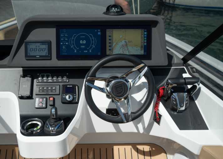 Possible troubleshooting factor on board: With a little lubricant, the throttle usually works much more easily | BOOTE/J. Fietze