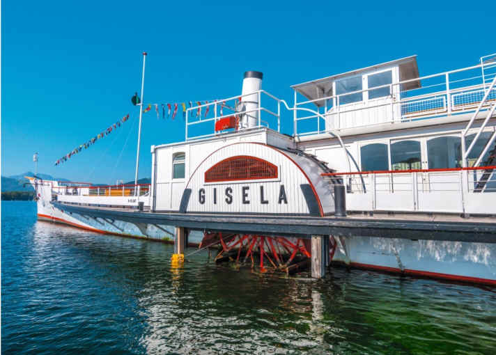   The paddle steamer "Gisela" is one of the oldest in the world. A round trip is not only a pleasure for technology enthusiasts