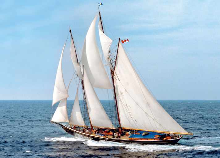 Newfoundland schooners served as models for the "Enchantress II". The most famous was the 44 metre long "Bluenose". Commissioned in 1921, the fishing vessel became the sailing ambassador of the Nova Scotia region on Canada's Atlantic coast thanks to a 17-year winning streak in the Fisherman's Cup over its US rivals