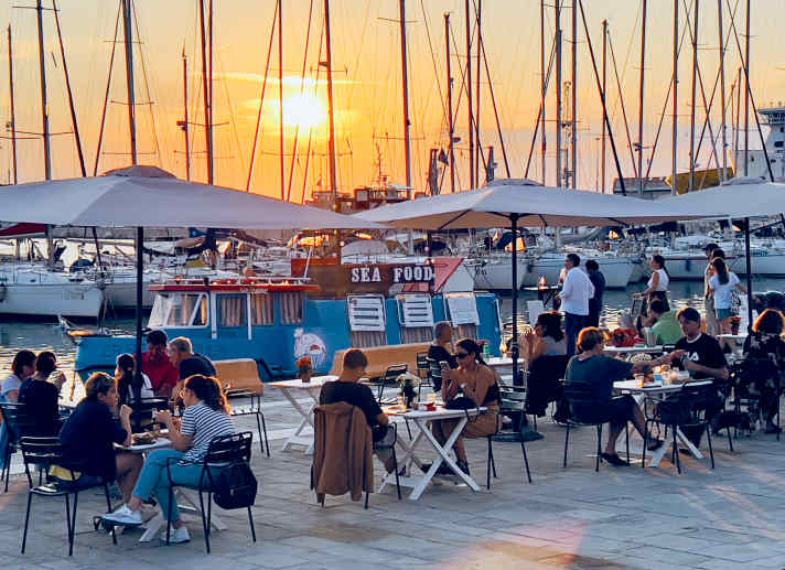 Porto di Livorno. Frutti di mare dalla barca