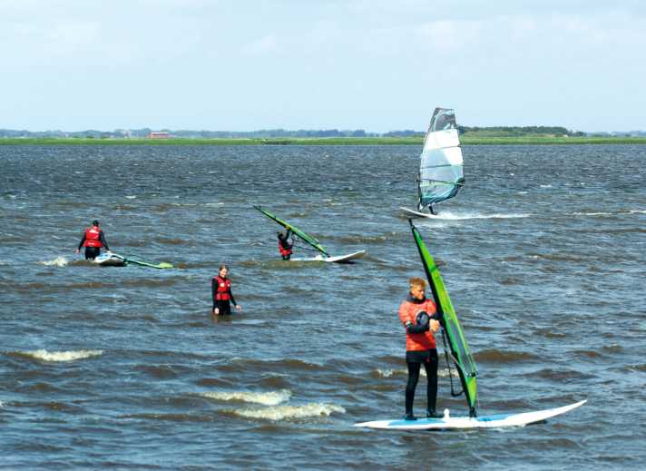A picture that perfectly summarises the qualities of the spot in Bork Havn - flat, smooth water, free wind and fun for beginners and experts alike.