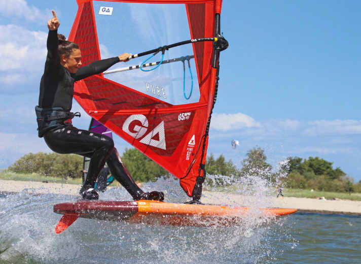 On land, he tends to keep a low profile - on the water, however, he lets it all hang out. The smart Hessian celebrates one-handed manoeuvres with ease.