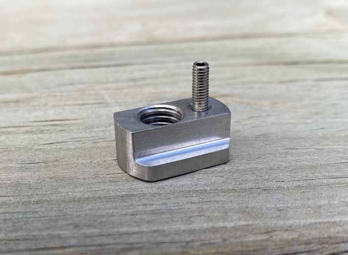 The sliding blocks are firmly anchored in the box using a grub screw