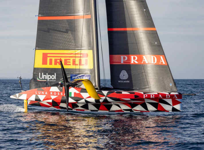 Luna Rossa, Testboot fliegt, America's Cup