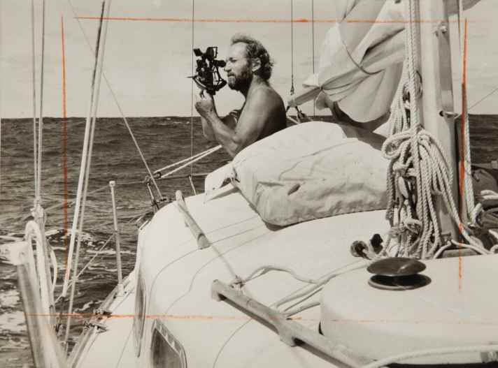   Das waren noch Zeiten: Der Einhand-Skipper arbeitet mit dem Sextanten