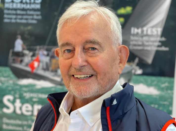 Bobby Schenk ist der erfolgreichste Autor des Delius Klasing Verlags. Seine Fachbücher übers Blauwassersegeln und Navigation wurden insgesamt rund eine halbe Million Mal verkauft. Auch in der YACHT veröffentlichte er in den vergangenen 50 Jahren viel beachtete Beiträge