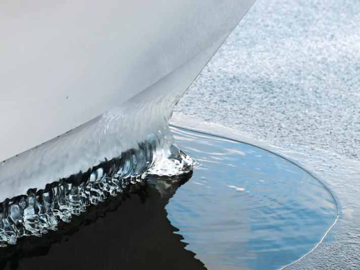 Boot im Winter, Liegeplatz 