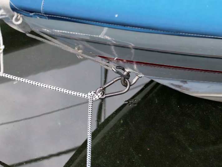 Fangleine mit eingehängtem Karabiner