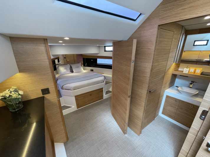 The owner's cabin is directly connected to the saloon. The area can be partitioned off with a folding door