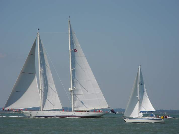 Segeln auf dem Solent. | t.