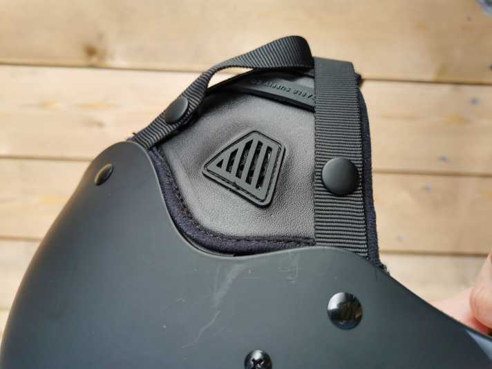 AK Riot with removable ear pads
