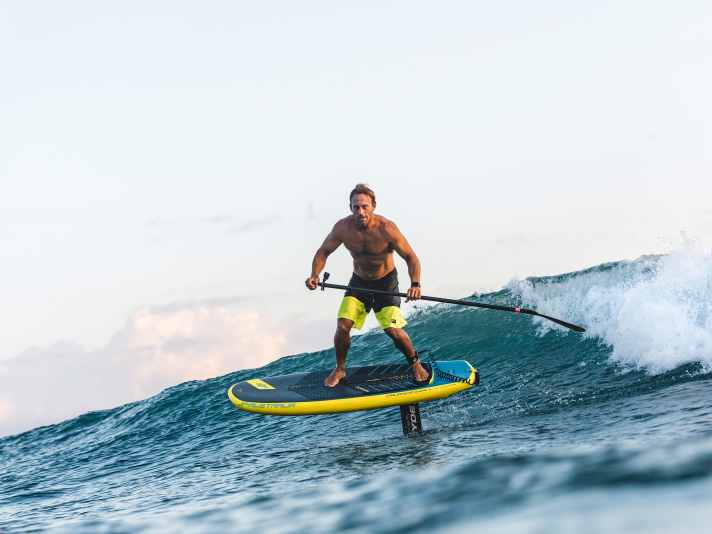 Boards zum SUP-Foilen und Wingsurfen sind bezüglich ihres Setups aus Maßen und Foilposition sehr ähnlich