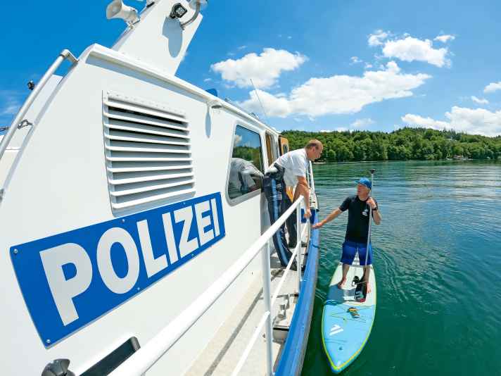No, not exceeding the speed limit. 
Just a meeting with the water police. 
SUP editor Stephan Gölnitz in conversation with Chief Superintendent Kai Motschmann.