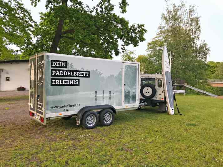 Paddelbrett mobil: Immer gut erkennbar unterwegs.