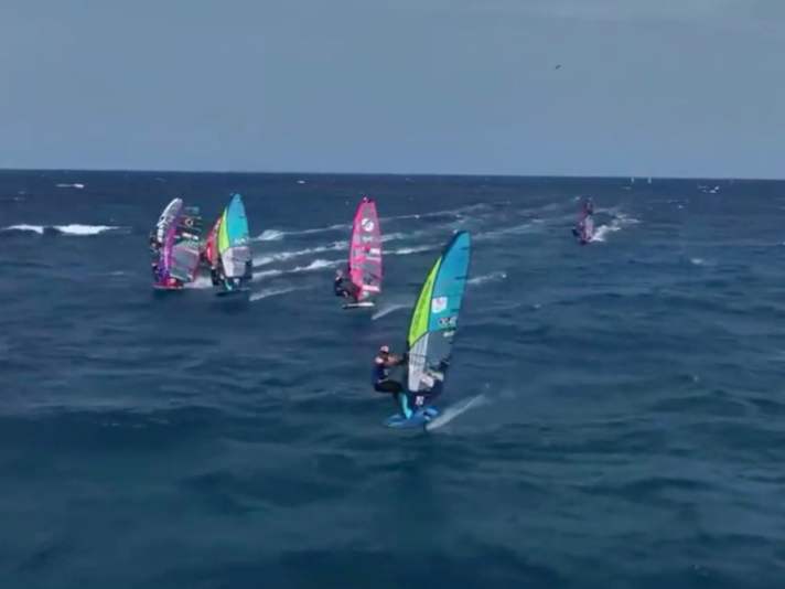 Enrico Marotti (front) is in the lead after three eliminations and raced through the swells at over 65 km/h in places