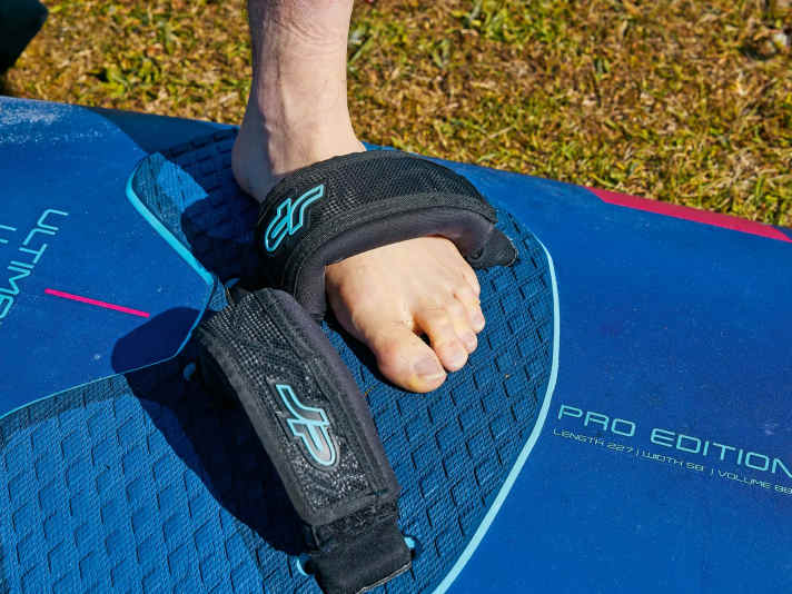 The loop on the riding side can be set slightly larger.