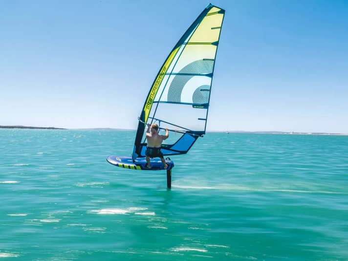 In foil racing, pros like Sebastian Kornum rely on very small front wings with a surface area of just 500 to 800 cm2.