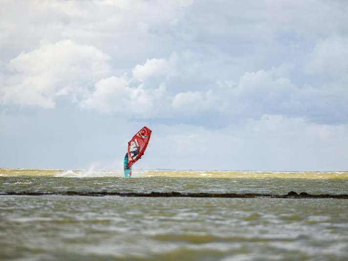 Hinter der Sandband von Brightlingsea surfen Cracks und Aufsteiger gleichermaßen sicher.