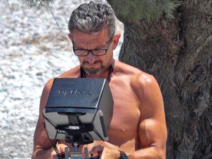 The power jibe is the key manoeuvre for Martin. He wants to teach it to other surfers using the latest technology.