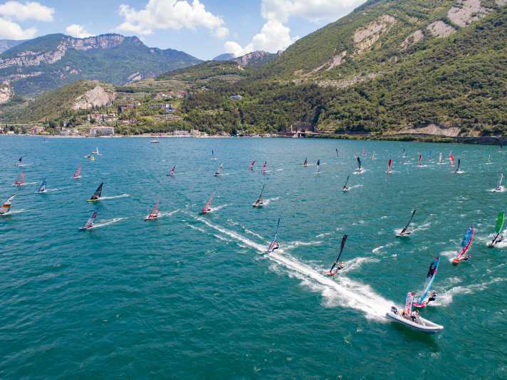 The One Hour is an absolute Lago classic. Whoever crosses the lake the most times within an hour wins the race.