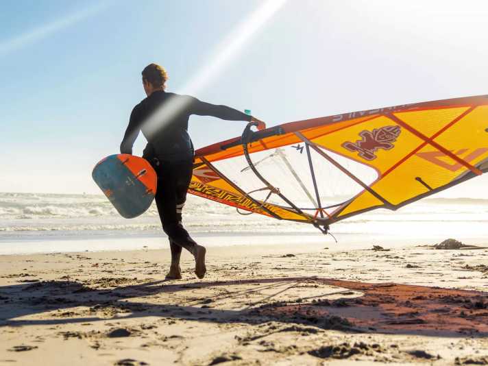 Three fins and a small sail - the best way to learn the loop.