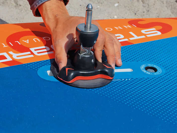 The smaller the distance between the "loop and mast foot", the faster the board rotates.