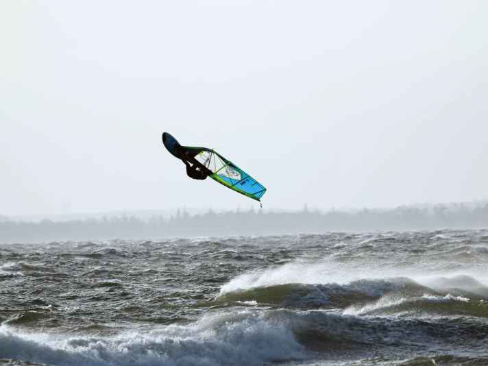 The Kegnaes spot on the Danish island of Alsen really comes to life when the wind blows from the south-east. That's when surf magazine testers make the pilgrimage across the border.