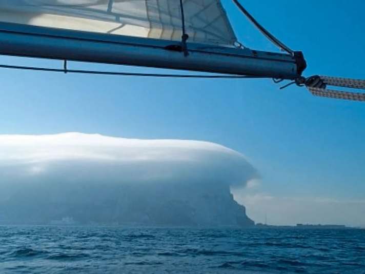 The trademark of the Levanter, visible from afar, is the "tablecloth" over the Rock of Gibraltar.