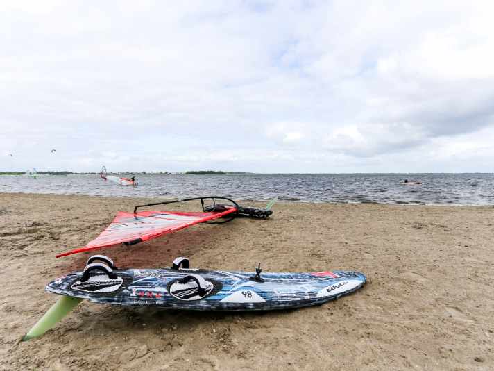 You won't be happy with long fins on Lake Veluwe; depending on the time of year and wind direction, a grass fin is the better choice.