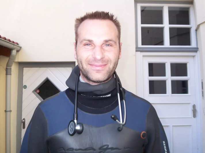 Dr Wolfgang Klauß is a passionate surfer himself and a specialist in anaesthesia at the University Medical Centre Schleswig-Holstein