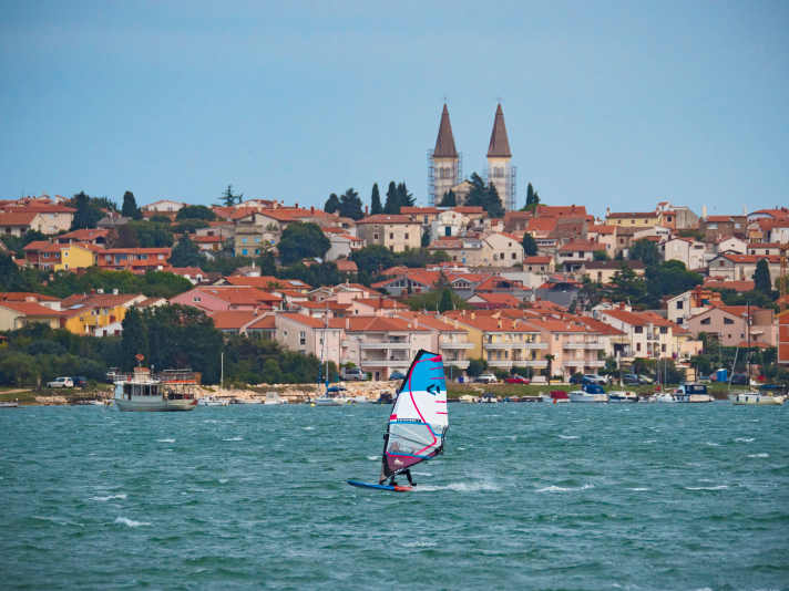 In Pomer, not only the smallest sails have to be rigged.