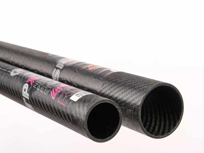 The thinner diameter is compensated for by RDM masts with thicker walls. The weights are therefore similar.