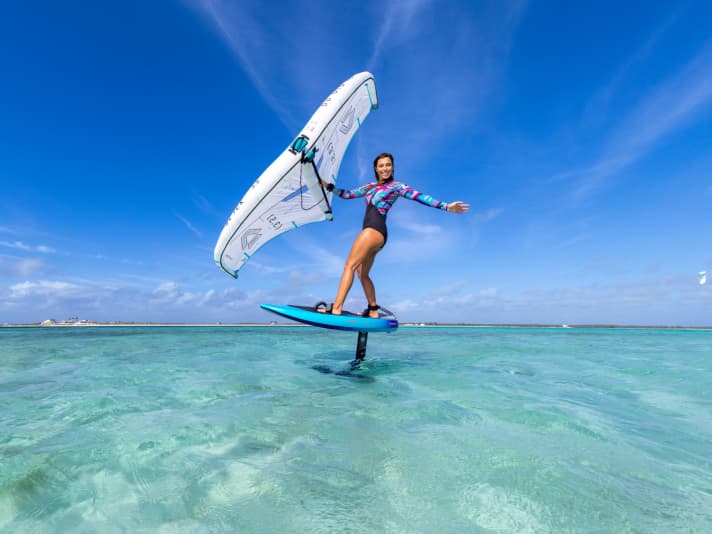surf/dtf-duotone-slickconceptblue-skysstyle-mariabehrens-2024-tobybromwich-8392_29070e1029fa0b4ec816a3b9c89d16b4