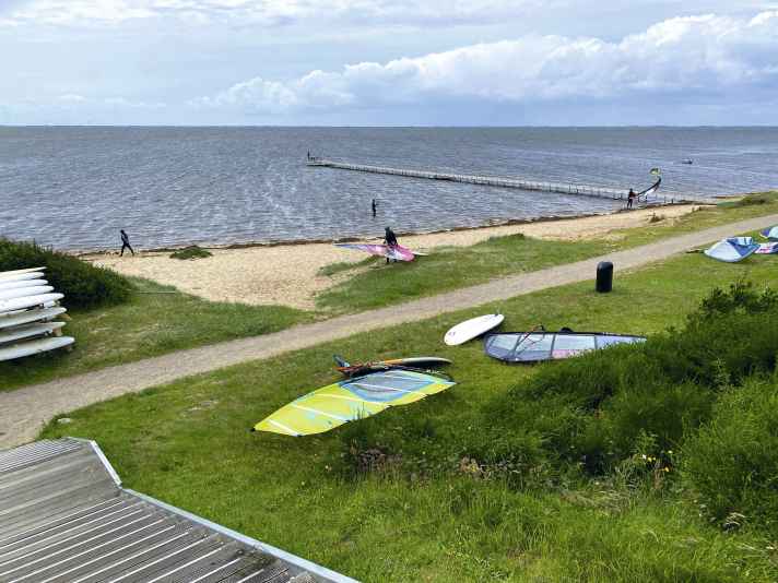 Great place, but not surfable without a weed fin - the Ringkøbing City spot.