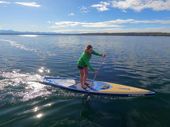 Laminated boards ("hardboards") are generally much heavier than inflatable boards and quite bulky, but offer a particularly light, fast gliding feeling with little paddling power.