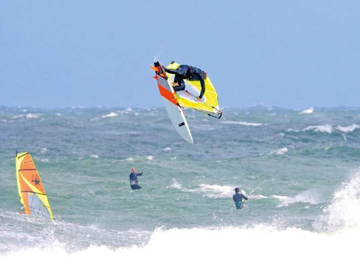 Modern waveboards are equipped with multifin setups - and are several centimetres wider than the oldies.