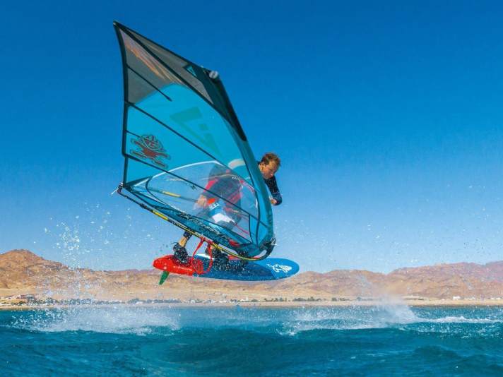 Another of Steven van Broeckhoven's trademarks - no matter how warm the water is, he always wears surf shoes.