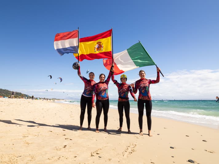 Die Top-4 der Damen: Nia Suardiaz (2.v.l.), Bowien Van Der Linden (li.), Mar de Arce (2.v.r.) und Viertplatzierte Sophia Marchetti (re.)