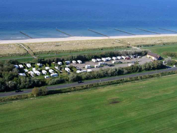 Uriger Stellplatz direkt an der Ostsee: Das Surfcenter Wustrow