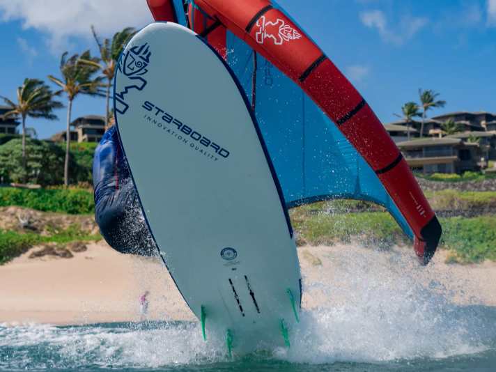 Auch ohne Foil lässt sich das Hyper Nut aufgrund seiner Länge noch akzeptabel surfen