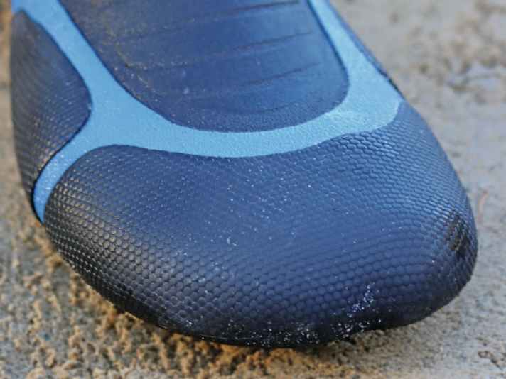 The toe area is thickly padded