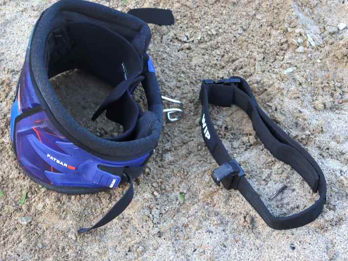 Windsurf harness (left) vs. minimalist waist harness (right)