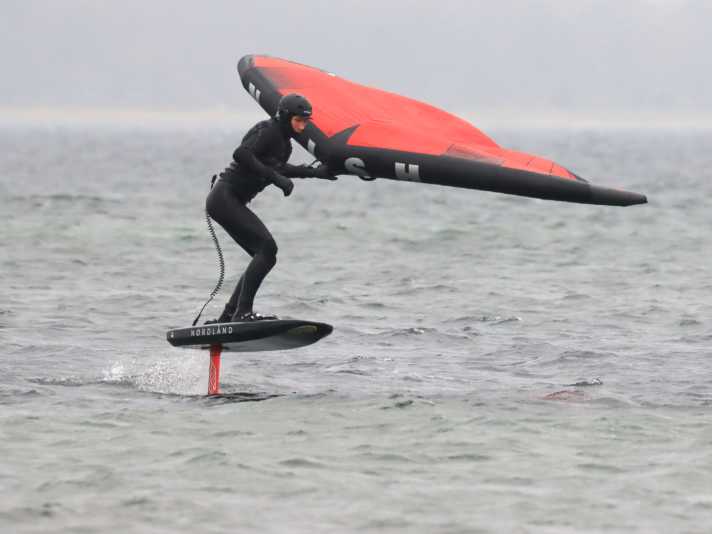 Whether in the swell or when pumping, the Naish Matador LT drifts very neutrally