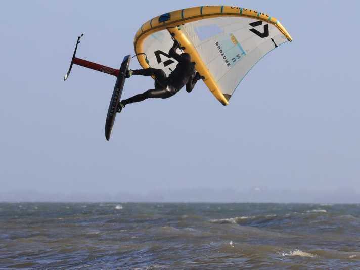 The unit offers a lot of lift on jumps, but also rotates a little slower than the Duotone Slick, for example